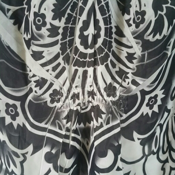 CATO BLACK/WHITE V-NECK LIGHTWEIGHT TOP, MEDIUM - Picture 4 of 5